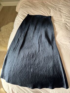 Aritzia Babaton Slip Satin Midi Skirt Navy Blue Size 2